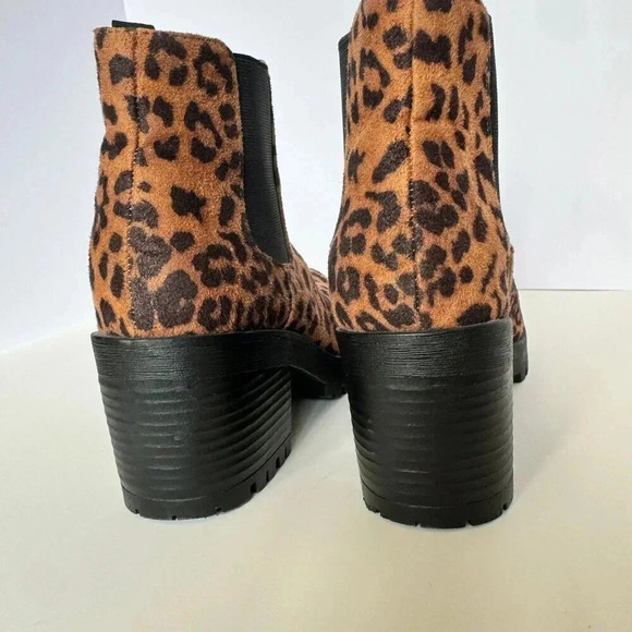 Soda Chelsea Ankle Boot Booties Womens 7 Animal Print 🐅 - Picture 3 of 9